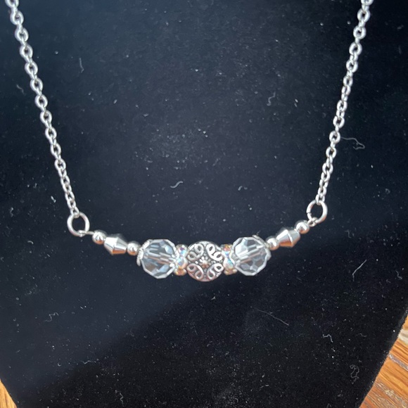 Earrings and necklace - Picture 3 of 4